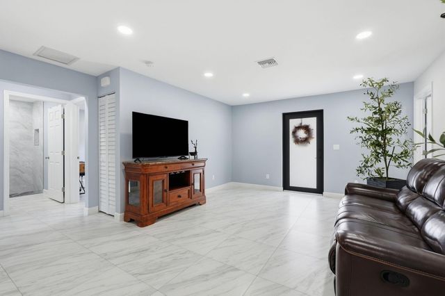 18477 Sycamore Drive W, The Acreage, FL 33470