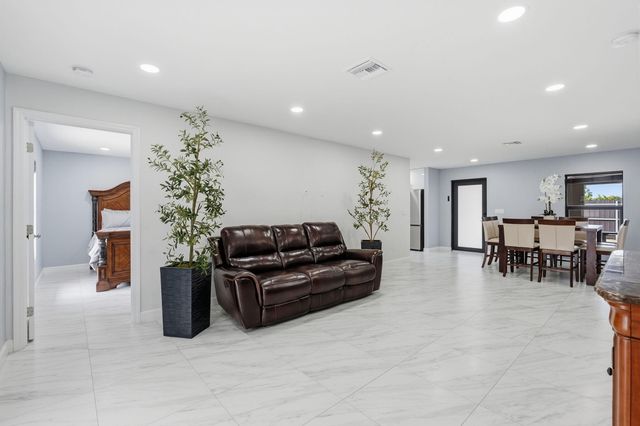 18477 Sycamore Drive W, The Acreage, FL 33470
