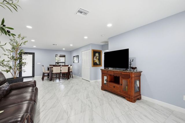 18477 Sycamore Drive W, The Acreage, FL 33470