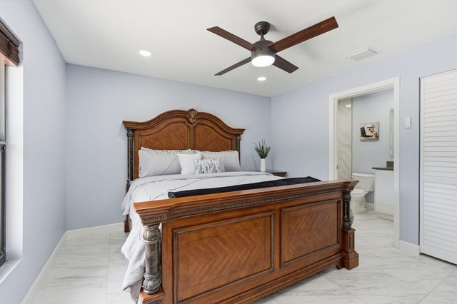 18477 Sycamore Drive W, The Acreage, FL 33470