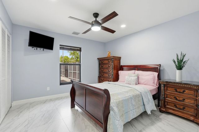18477 Sycamore Drive W, The Acreage, FL 33470