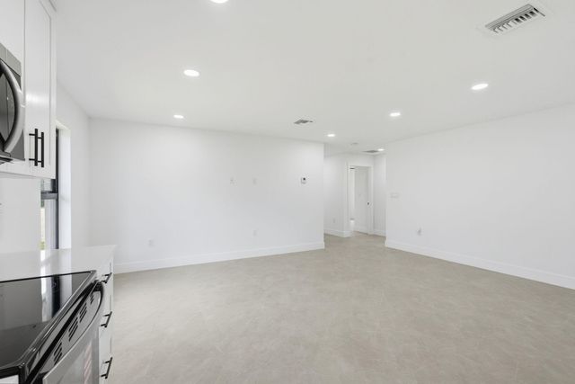 18477 Sycamore Drive W, The Acreage, FL 33470