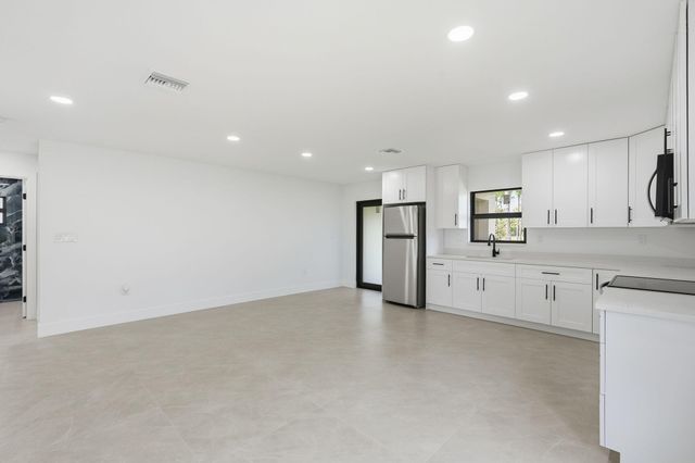 18477 Sycamore Drive W, The Acreage, FL 33470