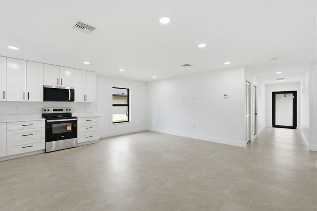18477 Sycamore Drive W, The Acreage, FL 33470