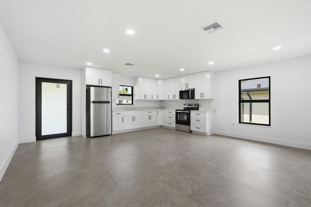 18477 Sycamore Drive W, The Acreage, FL 33470