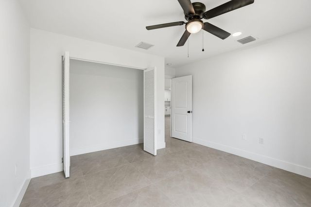 18477 Sycamore Drive W, The Acreage, FL 33470