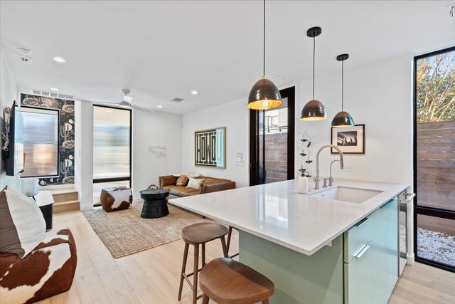 1709 Willow ST 2, Austin, TX 78702