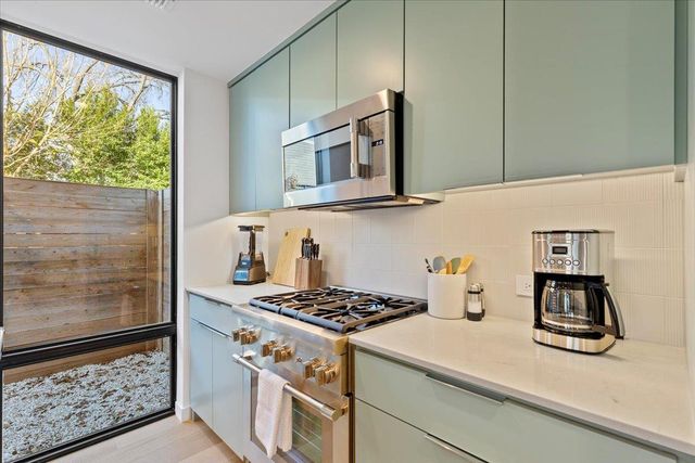 1709 Willow ST 2, Austin, TX 78702