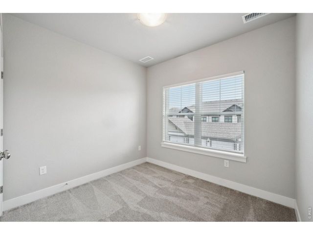 265 High Point Dr 207, Longmont, CO 80504