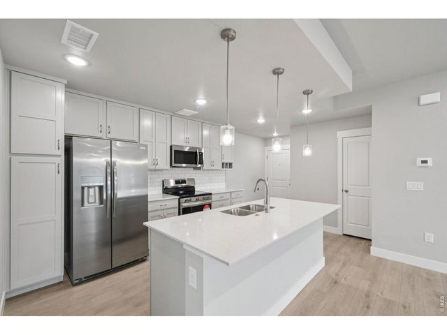 265 High Point Dr 207, Longmont, CO 80504