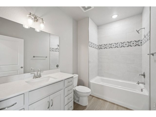 265 High Point Dr 207, Longmont, CO 80504