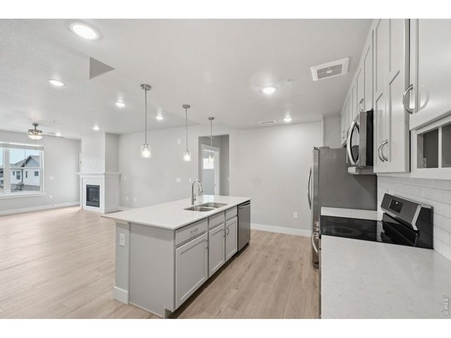 265 High Point Dr 207, Longmont, CO 80504