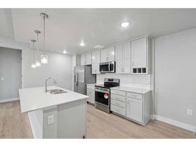 265 High Point Dr 207, Longmont, CO 80504