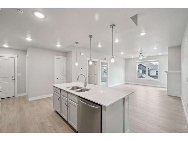 265 High Point Dr 207, Longmont, CO 80504