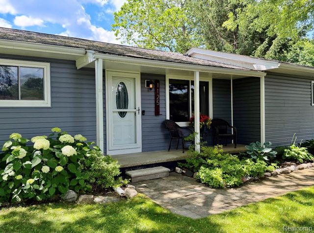 1125 Dolane Drive, White Lake Charter Township, MI 48383
