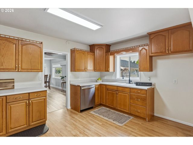 606 N 16TH Ave, Kelso, WA 98626