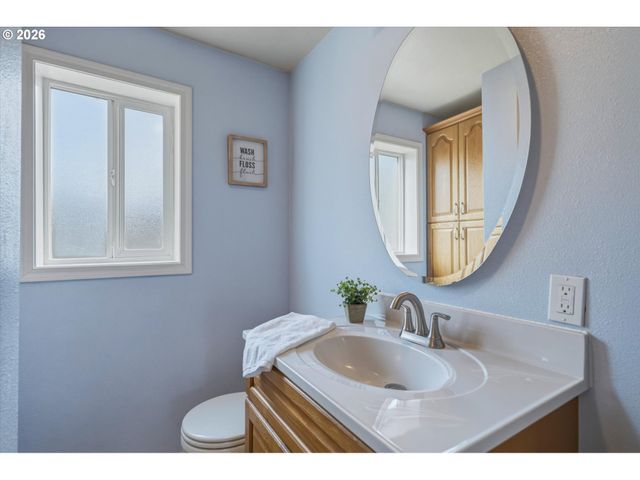 606 N 16TH Ave, Kelso, WA 98626