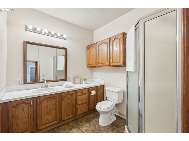 606 N 16TH Ave, Kelso, WA 98626