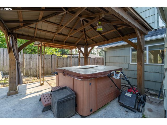 606 N 16TH Ave, Kelso, WA 98626