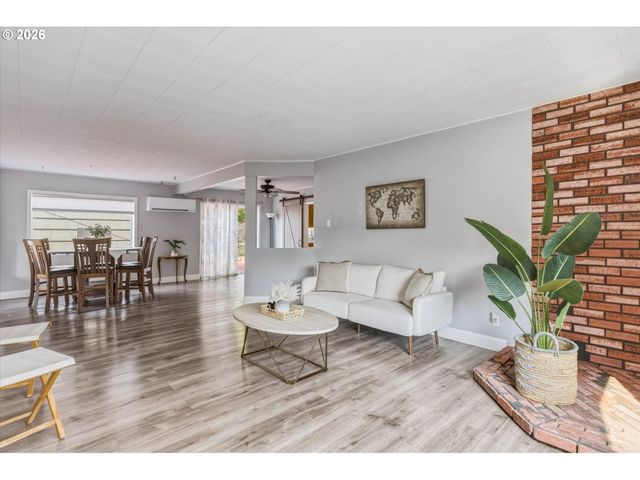 606 N 16TH Ave, Kelso, WA 98626