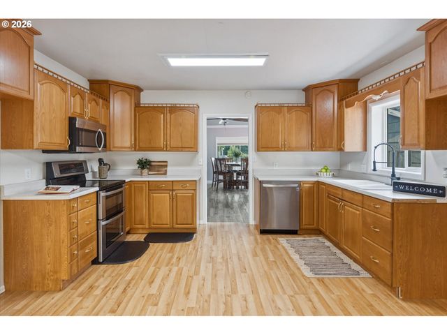 606 N 16TH Ave, Kelso, WA 98626