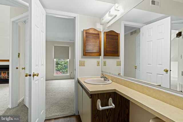 384 WOODLAKE DR, Marlton, NJ 08053