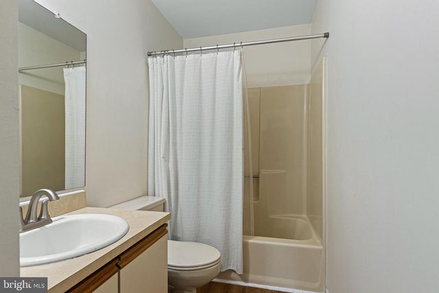384 WOODLAKE DR, Marlton, NJ 08053