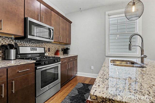 2074 Celadon Drive, Grand Rapids, MI 49525