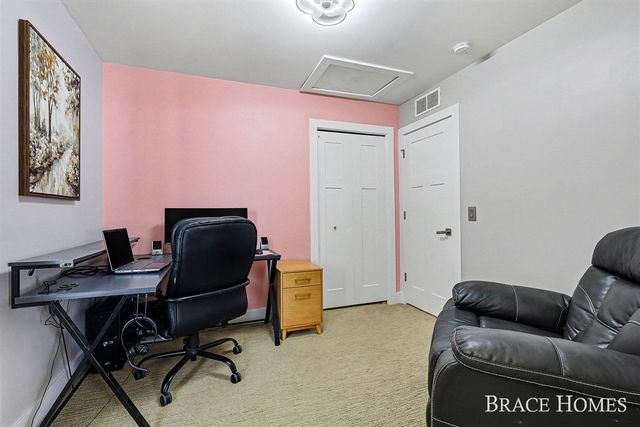 2074 Celadon Drive, Grand Rapids, MI 49525