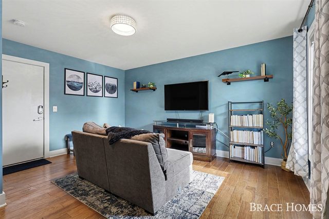 2074 Celadon Drive, Grand Rapids, MI 49525