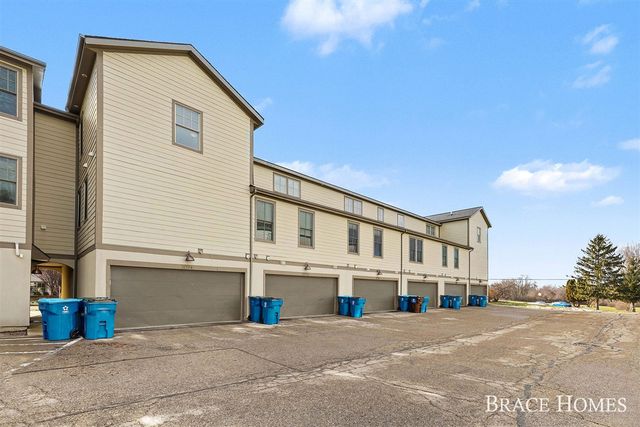 2074 Celadon Drive, Grand Rapids, MI 49525