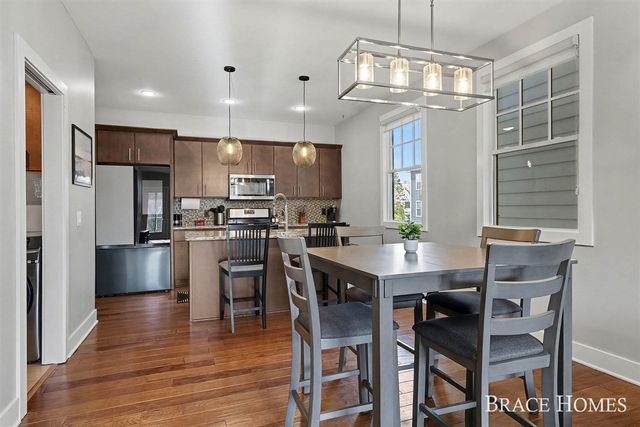 2074 Celadon Drive, Grand Rapids, MI 49525