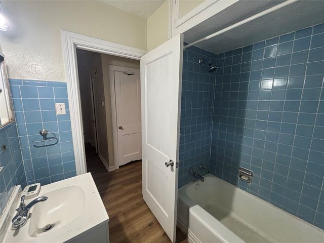 4014 Curzon Avenue, Fort Worth, TX 76107