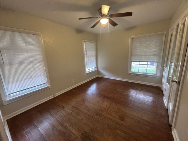 4014 Curzon Avenue, Fort Worth, TX 76107