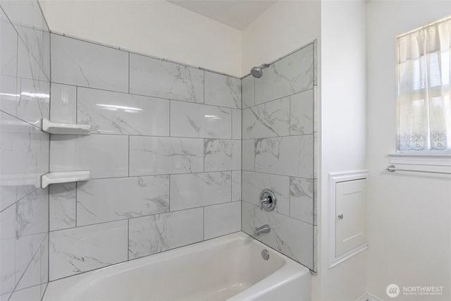 5033 NW Uff Da Lane, Silverdale, WA 98383