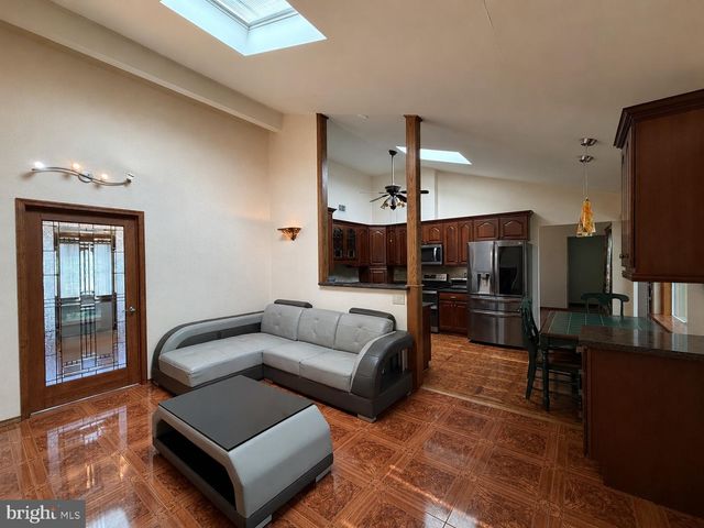 4 JONATHANS CT, Cockeysville, MD 21030