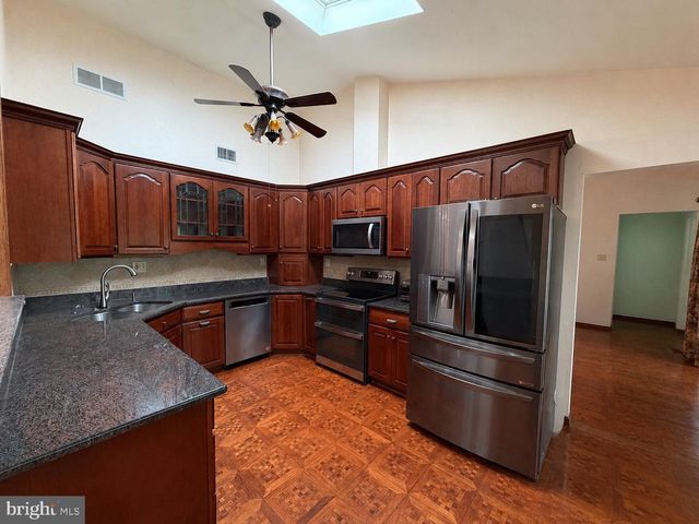 4 JONATHANS CT, Cockeysville, MD 21030