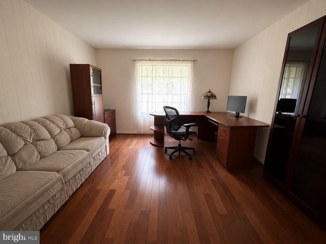 4 JONATHANS CT, Cockeysville, MD 21030