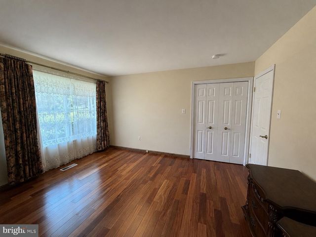 4 JONATHANS CT, Cockeysville, MD 21030