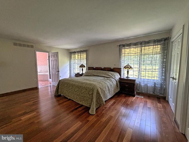 4 JONATHANS CT, Cockeysville, MD 21030