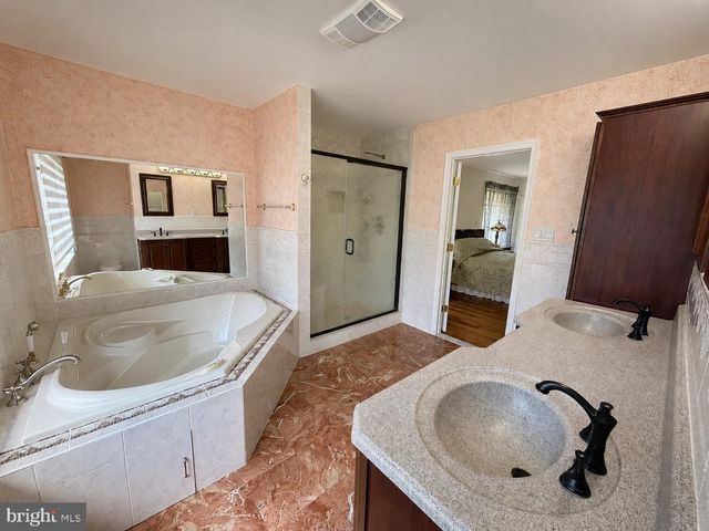 4 JONATHANS CT, Cockeysville, MD 21030