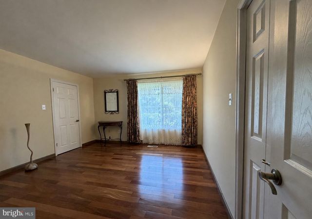 4 JONATHANS CT, Cockeysville, MD 21030