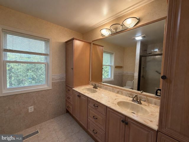 4 JONATHANS CT, Cockeysville, MD 21030