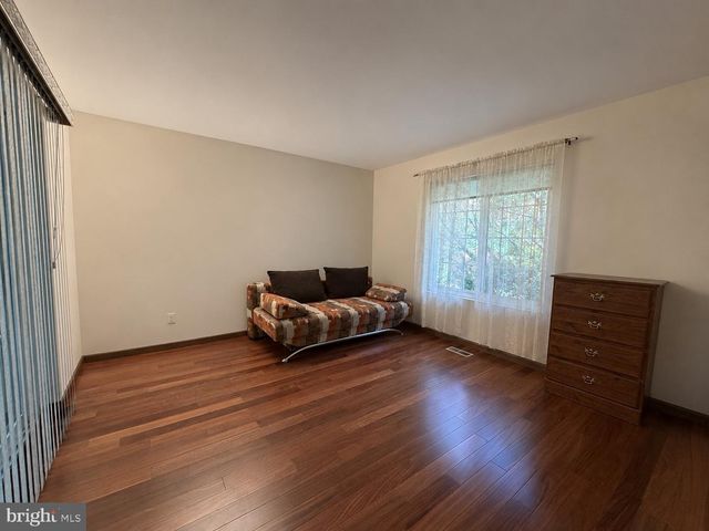 4 JONATHANS CT, Cockeysville, MD 21030