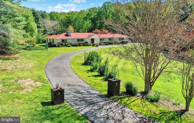 4 JONATHANS CT, Cockeysville, MD 21030