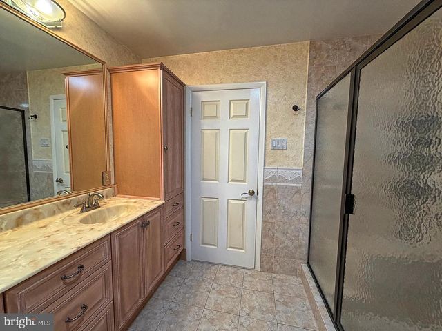 4 JONATHANS CT, Cockeysville, MD 21030