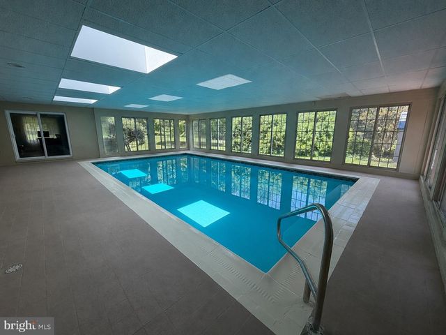 4 JONATHANS CT, Cockeysville, MD 21030