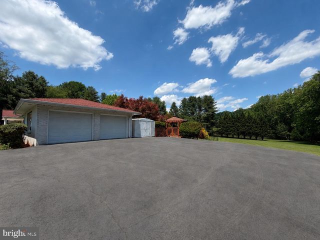 4 JONATHANS CT, Cockeysville, MD 21030