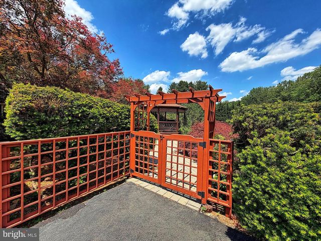 4 JONATHANS CT, Cockeysville, MD 21030