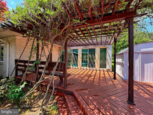 4 JONATHANS CT, Cockeysville, MD 21030